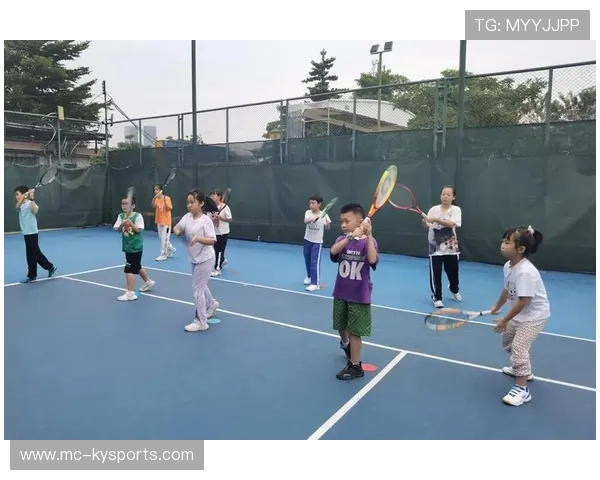 网球联盟推动基层场馆公益课程与教练支持，网球培训场地